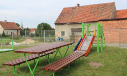 Nowe urządzenia na placach zabaw w gminie Udanin