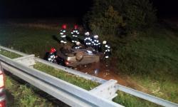 Wypadek na autostradzie A4 - samochód wypadł z drogi