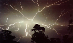 IMGW ostrzega: silne burze z gradem na Dolnym Śląsku