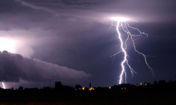 IMGW ostrzega: może zagrzmieć i popadać