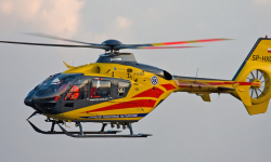 Czołówka dwóch osobówek koło Osieka. Śmigłowiec zabrał ranną kobietę