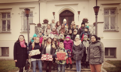 Uczniowie odwiedzili pensjonariuszy z zakładu leczniczego w Mrozowie