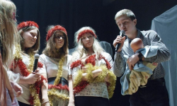 Średzcy gimnazjaliści i ich przedstawienie dla przedszkolaków