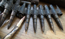 Na polu wykopał łuski artyleryjskie. Znalezisko zabezpieczyli saperzy