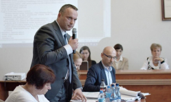 Sebastian Burdzy nadal starostą. Gorąca atmosfera na powiatowej sesji