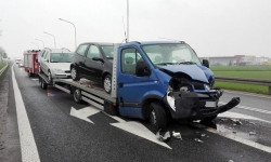 Kolizja trzech samochodów na DK 94 na wysokości Błoń