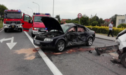 W Błoniach osobówka zderzyła się z samochodem dostawczym. Dwie osoby są ranne