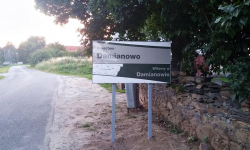 Dla mieszkańców tablice, a dla piłkarzy nowe dresy