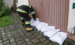 Pękła rura. W budynku na Ogrodach Zamkowych woda zalała piwnicę