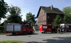 Mimo reanimacji kobieta zmarła. Ratownikom medycznym pomagali strażacy