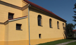 Kościół parafialny w Piekarach ma nową elewacje