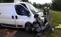 Wypadek między Skałką a Bogdaszowicami. Czołowo zderzyły się dwa auta