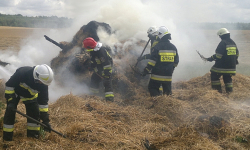 Dwukrotnie strażacy wyjeżdżali do pożaru słomy przy zamku w Wojnowicach