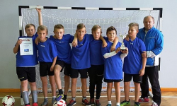 Zwycięstwo kostomłockich uczniów w turnieju piłkarskim