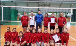 Siatkarki z Miękini ze srebrnym medalem wracają z Sycowa