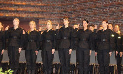 Do policji przyjęto nowych funkcjonariuszy. W tym policjantkę, która wstąpi do KPP Środa Śląska