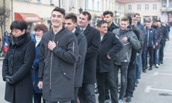 Ponad 100 maturzystów zatańczy Poloneza dla Rolanda