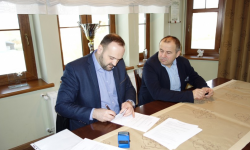 W ciągu kilku dni wójt podpisał umowy na inwestycje drogowe na łączną kwotę ponad 10 mln złotych