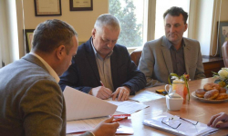 Podpisano umowy na przebudowę chodników w Drogomiłowicach i Wrocisławicach