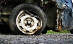 Kolizja dwóch osobówek w Piersnie. Kierowca został ukarany mandatem