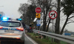 Osobówka uderzyła w bariery energochłonne na autostradzie A4