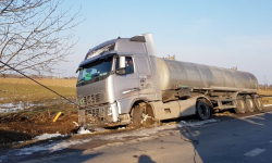 Kolizja dwóch cystern koło Środy Śląskiej. Jedna przewoziła olej, a druga mięso