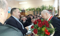 Druh Tadeusz Semeniuk z OSP Lutynia z odznaczeniem od wójta