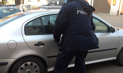 Uszkodził samochód i znieważył policjantów. Grozi mu 5 lat pozbawienia wolności