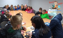 Nocna wizyta dzieci w Komendzie Powiatowej Policji w Środzie Śląskiej