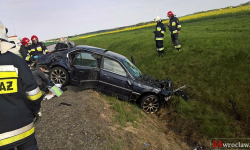 Dachowanie na A4 i kolizja w Samsonowicach. Poszkodowane zostało roczne dziecko