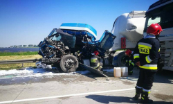 Wypadek dwóch samochodów ciężarowych na autostradzie A4. Trwa akcja ratunkowa