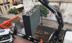 Wielki ekran znika z centrum miasta