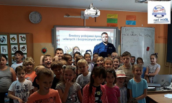 Policjanci spotkali się z grupą ponad 300 uczniów. Rozmawiali o bezpieczeństwie na wakacjach