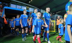 Dzieci z Damianowa i Piekar eskortowały piłkarzy klubu Miedź Legnica