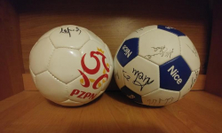 Można wylicytować piłki z podpisem m.in. Zbigniewa Bońka. Zbierają na leczenie sędziego