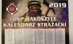 Strażacy z Rakoszyc rozdają kalendarze. Za zebrane pieniądze kupią czujniki czadu dla mieszkańców