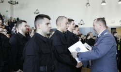 Ślubowanie nowych policjantów przyjętych w szeregi dolnośląskiej policji