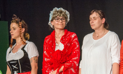 Nauczyciele zostali aktorami. Wystąpili w Czerwonym Kapturku