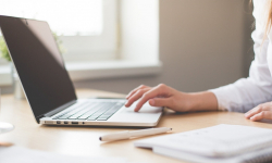 21 laptopów dla uczniów powiatowych szkół