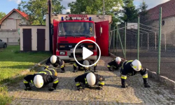 Gaszynchallenge: Strażacy robią pompki, aby pomóc choremu Wojtusiowi