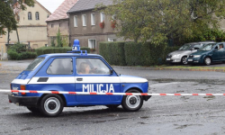 Rajd klasyków zawitał do Kostomłotów. Mieszkańcy pomogli małej Andżelice