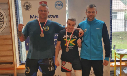 Zawodnicy Glory Boks Kick-Boxing z medalami Mistrzostw Polski