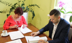 Umowa partnerska pomiędzy Gminą Kostomłoty a LGD podpisana