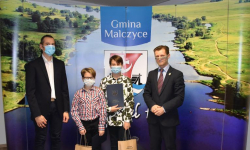 Kilkunastu uczniów z terenu gminy Malczyce nagrodzono za wysokie wyniki w nauce i sporcie