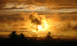 Mieszkańcy skarżą się na hałas i zanieczyszczenie powietrza. Obwiniają jedną z firm