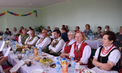 Seniorzy w Osieku wspólnie świętowali Dzień Matki i Ojca