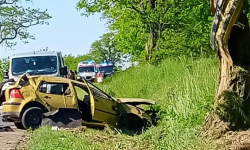 Dachowanie samochodu między Wróblowicami a Lutynią. Są poszkodowani. Lądował śmigłowiec LPR