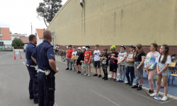 Policjanci ze średzkiej drogówki przeprowadzili uczniom egzamin na kartę rowerową