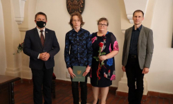 Najlepsi uczniowie ze średzkich szkół ze stypendiami. Nagrody wręczył burmistrz