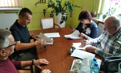 Umowa na budowę chodnika w Budziszowie podpisana. W listopadzie ma już być gotowy